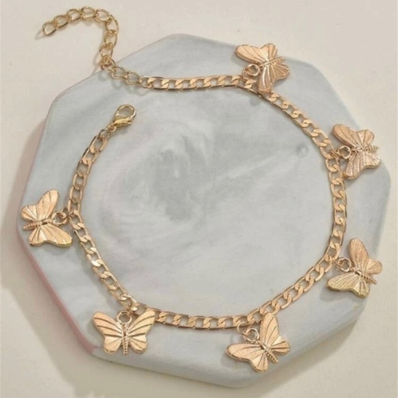 3/$30 💛 Butterfly Charm Anklet - Picture 2 of 2